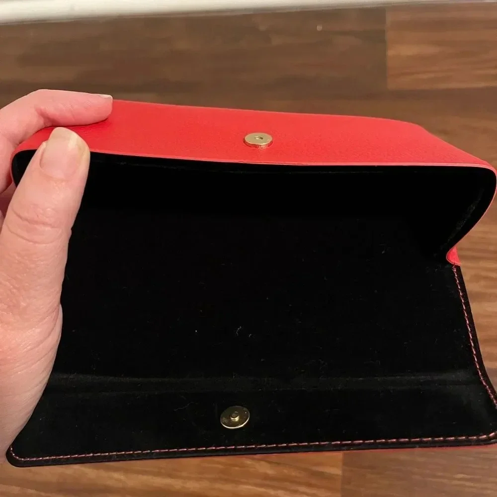 GUESS Unisex Red Pebbled Leather Glasses Case - Picture 3 of 5